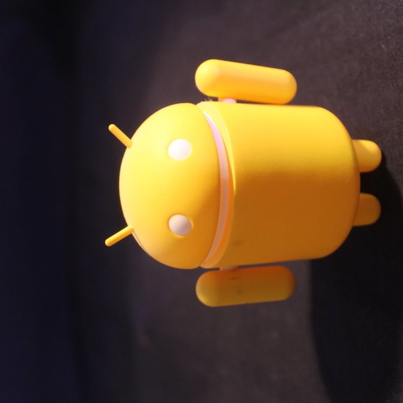 yellow android figure - Picture 2 of 4